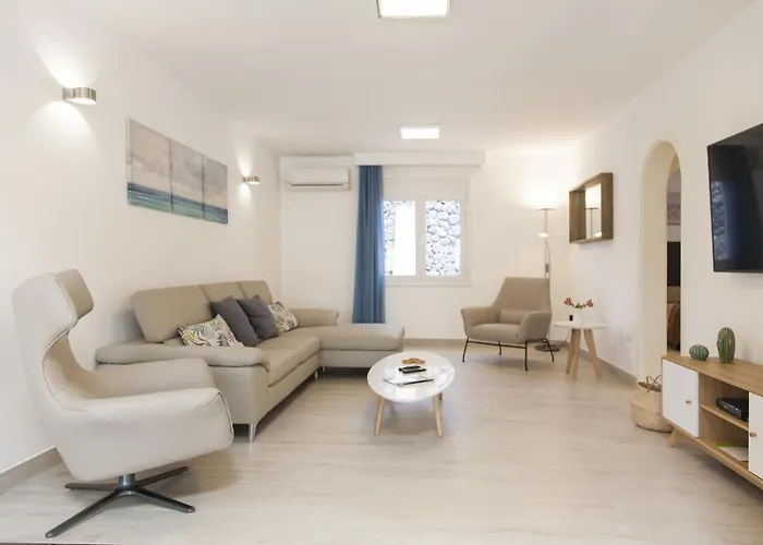 Aphrodite&villa Apollo 4 Bedroom Villa Puerto del Carmen (Lanzarote)